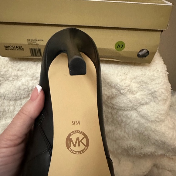 New Michael Kors Women's Rue Leather Ankle Bootie Black Size 9 - Picture 5 of 9